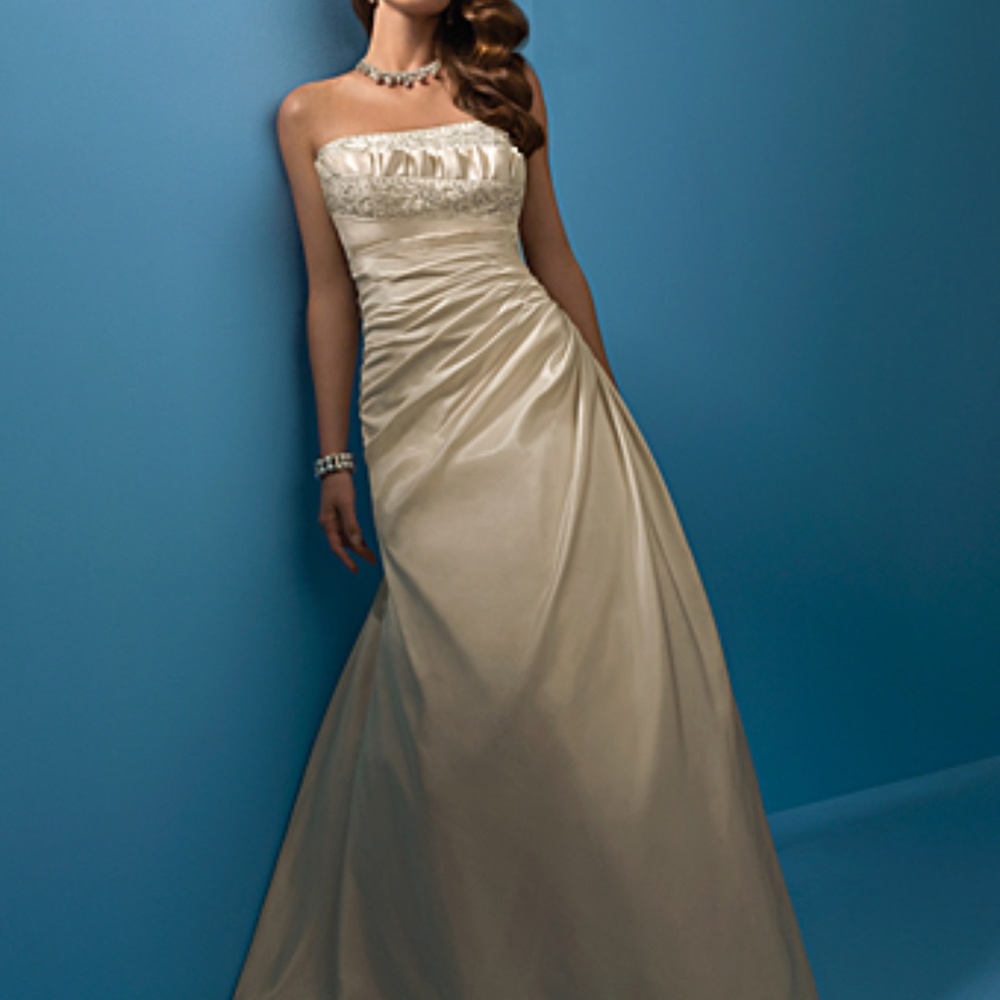 Alfred Angelo Style 2103 Wedding Gown Dress